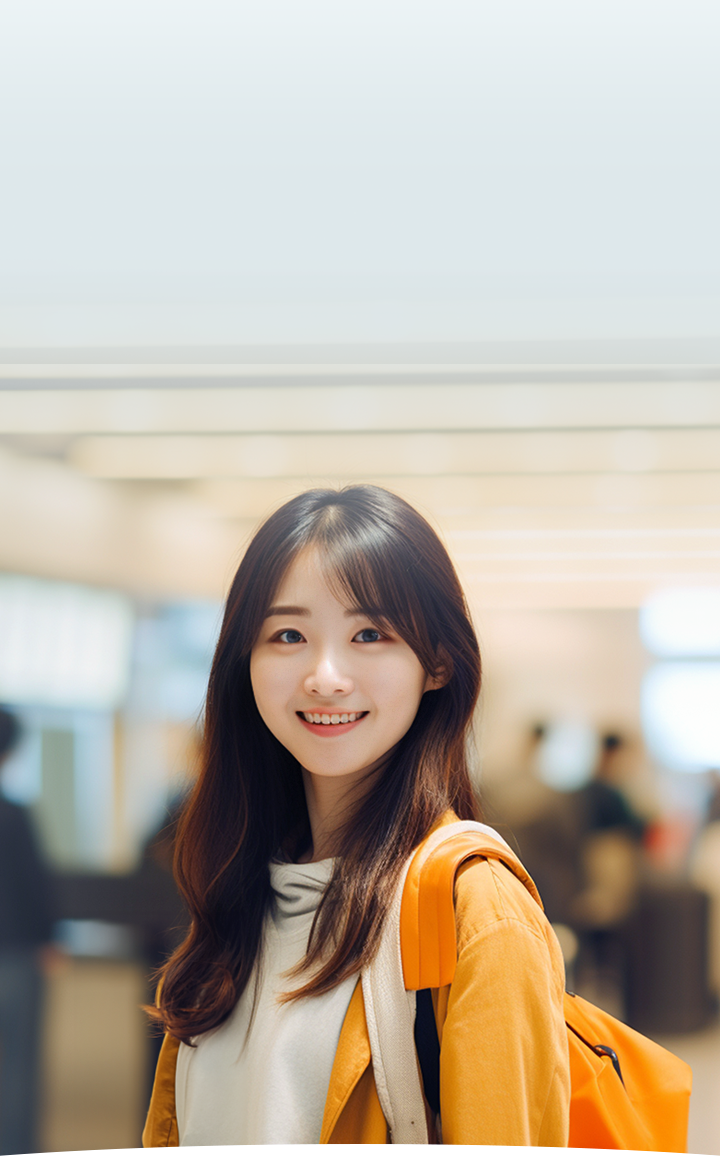 空港で微笑む若い女性